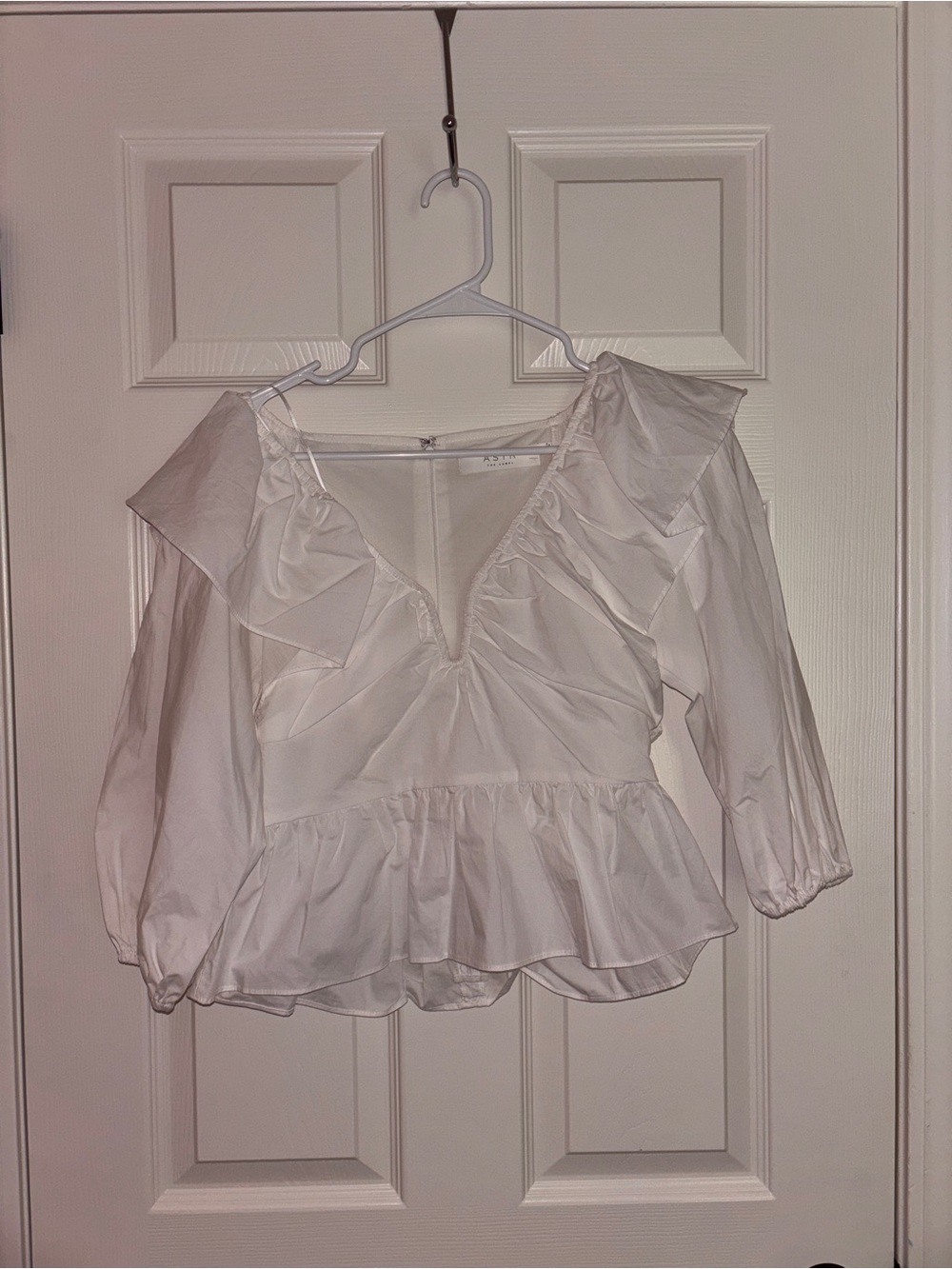ASTR The Label White Ruffle Peplum Blouse Size Small NWT - Picture 3 of 5